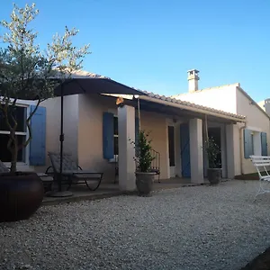 Lieu Paisible Aux Pieds Des Alpilles Parking Privé Hébergement de vacances